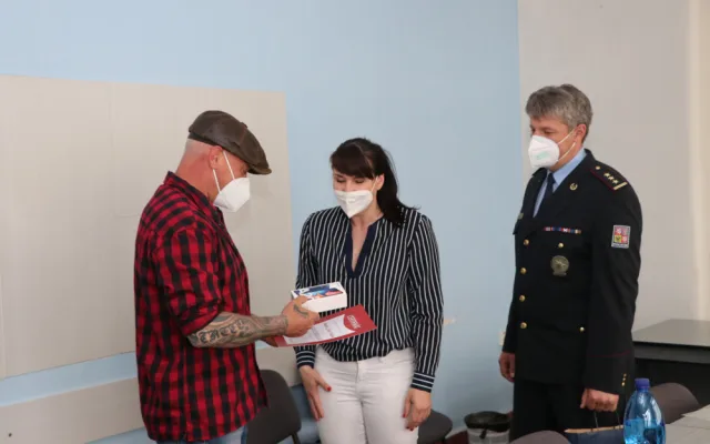 Kaskadér Pepa Sršeň získal titul Gentleman silnic, zachránil dva lidi z havarované sanitky