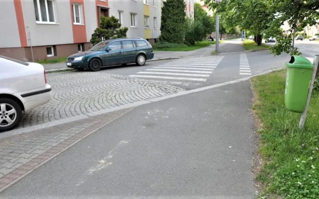 Velkým problémem ne v Plzni například mizející vodorovné značení cyklostezek