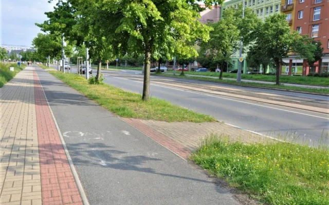 Velkým problémem ne v Plzni například mizející vodorovné značení cyklostezek