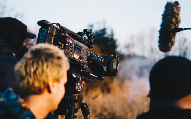 Mladí filmaři natáčí na jižní Moravě snímek s Judit Bárdos a Dušanem Vitázkem. Kvůli koronaviru shání finance na dotočení