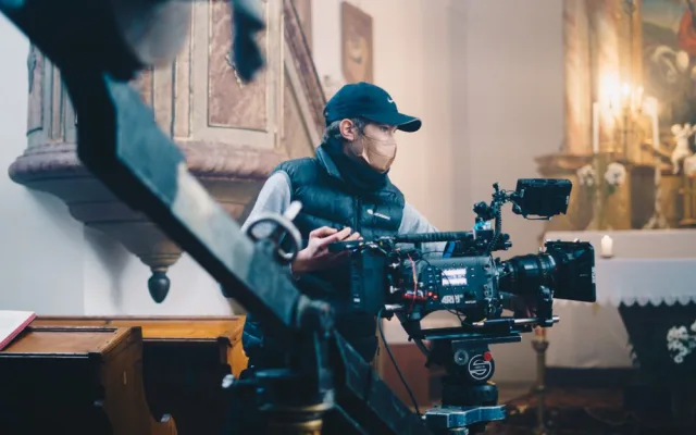 Mladí filmaři natáčí na jižní Moravě snímek s Judit Bárdos a Dušanem Vitázkem. Kvůli koronaviru shání finance na dotočení