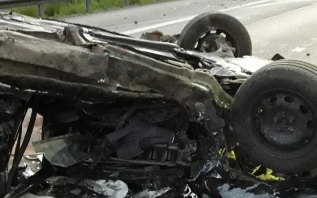 Dálnici D5 časně ráno ochromila nehoda dvou automobilů, dva řidiči se těžce zranili