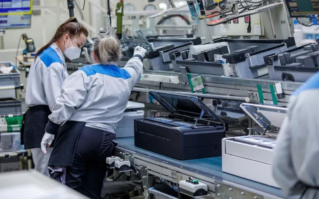 Desítky pracovních míst nabízí plzeňský Daikin, zatímco ostatní společnosti propouštějí