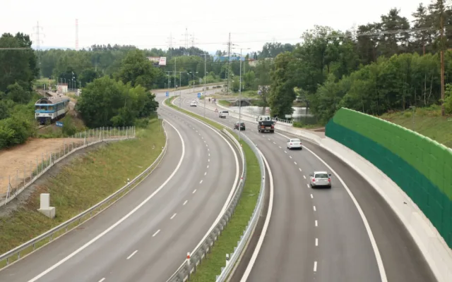 Bezpečnější a plynulejší provoz, ŘSD ukončilo na kraji Plzně důležitou silnici na Most