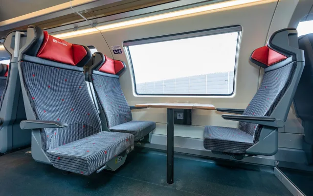 Výrobce představil dvoupatrové soupravy nové generace pro tuzemské železnice