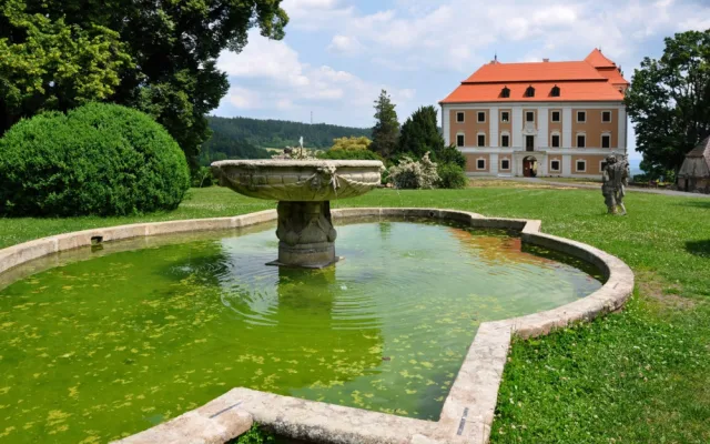 Foto: Zámek Valeč