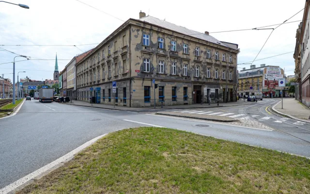 Mladým lidem bez zázemí bude nově sloužit velkometrážní byt 11+1