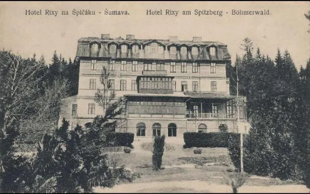 Výstavní hotel RIXI na dobové pohlednici