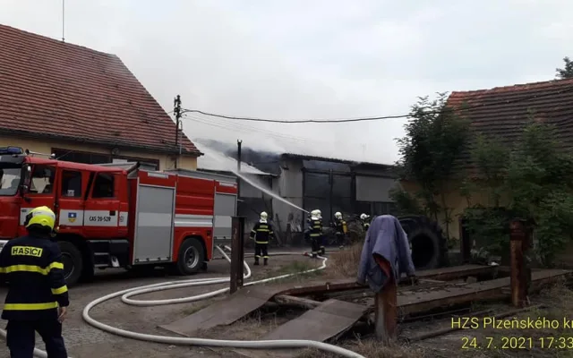 V Chotěšově zase hasiči likvidovali požár velké dílny