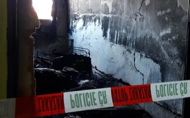 Za březnovou explozí na ubytovně jsou výpary toluenu, nájemník je na pokoji odpálil zapalovačem a málem uhořel