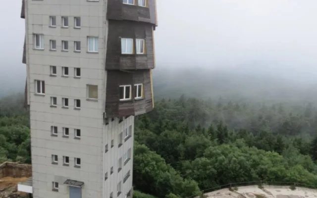 Demolice starých armádních budov na vrcholu Čerchova, foto: CHKO Český les