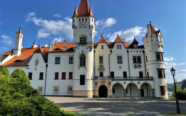 Hledáte nemovitost na investici? Pořiďte si romantický zámek Žinkovy za pouhých 26,5 milionu EUR