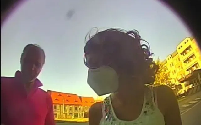 Peníze z kradených platebních karet vybírá v Česku z bankomatů zřejmě stejná dvojice pachatelů