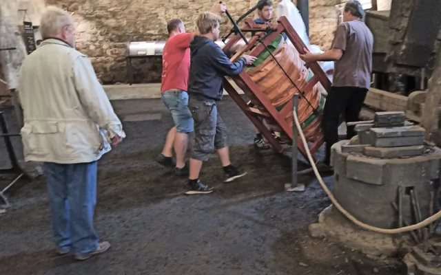 Vodní hamr v Dobřívě zdobí další exponát, na repasi měchu padla kůže z 2,5 volů