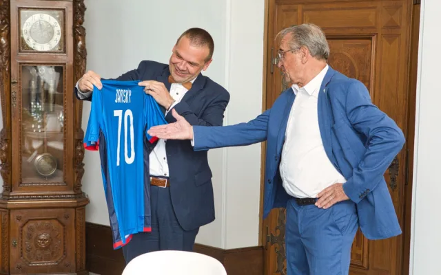 Objeviteli pramenů Amazonky blahopřál k sedmdesátinám primátor Martin Baxa