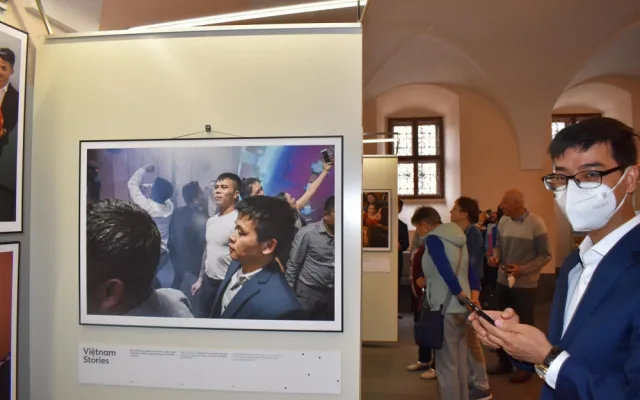 Vietnamce mají Češi spojené s večerkami a obchody, výstava se snaží ukázat jejich tradice a oslavy
