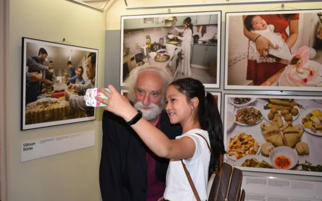 Fotograf Jindřich Štreit. mají Češi spojené s večerkami a obchody, výstava se snaží ukázat jejich tradice a oslavy
