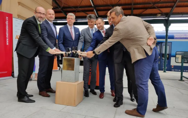 Dnes proběhlo slavností zahájení stavby, dělníci jsou nicméně na místě už od května.
