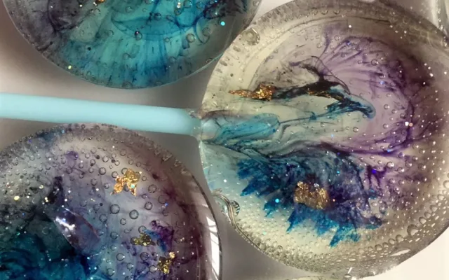 Patriotka ze Šumavy vyrábí unikátní lízátka, vypadají jako skleněné ozdoby, ale skvěle chutnají