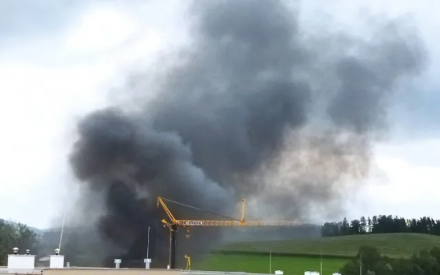 Plameny proměnily traktor v ohnivou kouli, požár způsobil škodu 1,5 milionu