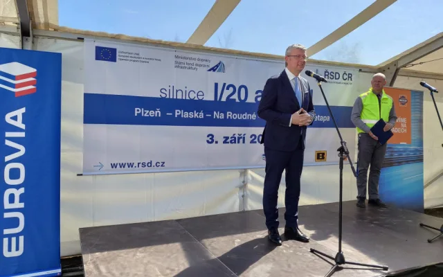 Ministr Havlíček přijel slavnostně zprovoznit první část východního okruhu, řidiči tudy jezdí už od května