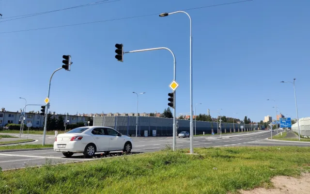 Ministr Havlíček přijel slavnostně zprovoznit první část východního okruhu, řidiči tudy jezdí už od května