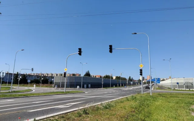 Ministr Havlíček přijel slavnostně zprovoznit první část východního okruhu, řidiči tudy jezdí už od května