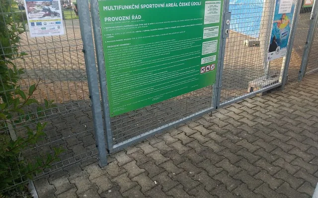 Soutěžní letáky s QR kódem jsou většinou umístěny na stromech nebo sloupech veřejného osvětlení.