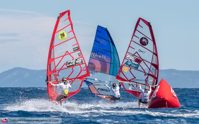 Doufám, že se windsurfing do povědomí veřejnosti opět vrátí, přeje si šampion Petr Čech