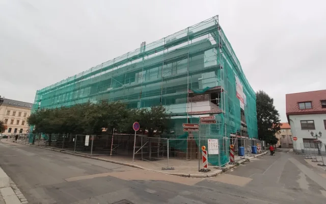 Obchodní dům na historickém náměstí nikdy nezapadal, nyní dostane nový kabát