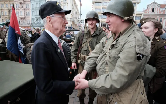 Zemřel Válečný veterán a osvoboditel Plzně Earl Ingram, bylo mu 99 let