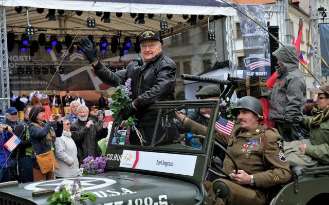 Zemřel Válečný veterán a osvoboditel Plzně Earl Ingram, bylo mu 99 let