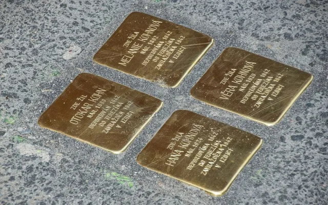 Kameny zmizelých připomínající rodinu Věry Kohnové
