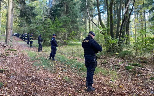 Julii se stále nepodařilo najít, nad Domažlickem létají policejní vrtulníky
