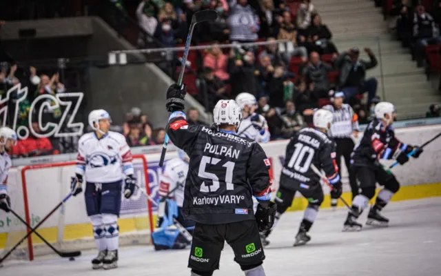 Západočeské derby ovládly Karlovy Vary, Indiáni na ledě soupeře padli 3:0