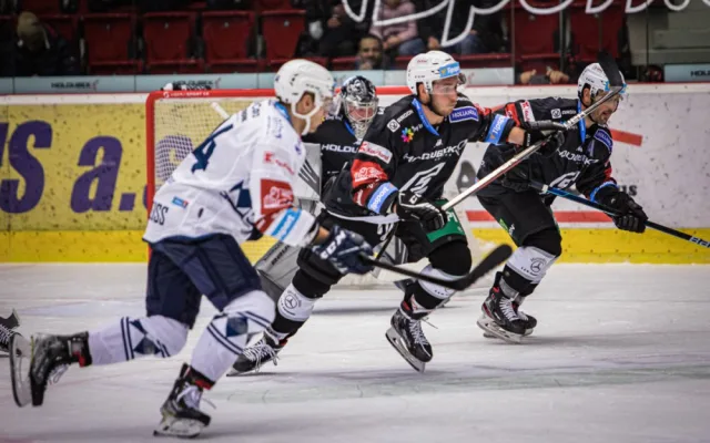 Západočeské derby ovládly Karlovy Vary, Indiáni na ledě soupeře padli 3:0
