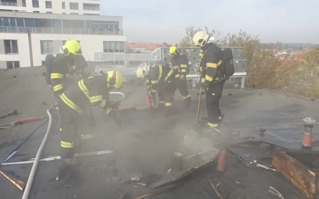 Hořelo na střeše objektu plzeňské fakultní nemocnice na Borech, kde sídlí oddělení dialýzy