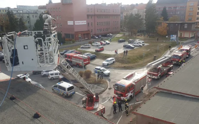 Hořelo na střeše objektu plzeňské fakultní nemocnice na Borech, kde sídlí oddělení dialýzy