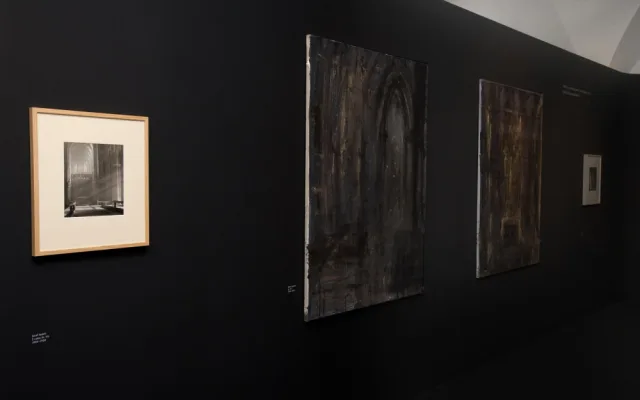 Západočeská galerie vystavuje fotografie J. Sudka a malby J. Špaňhela s tématem chrámu sv. Víta