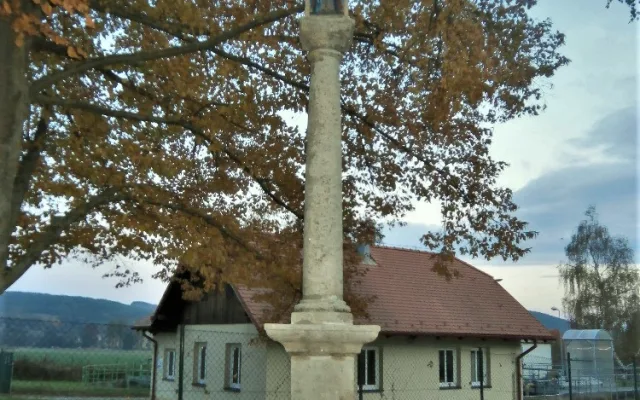 Restaurátoři rozebrali a opravili slavná Lomikarova Boží muka v Klenčí pod Čerchovem