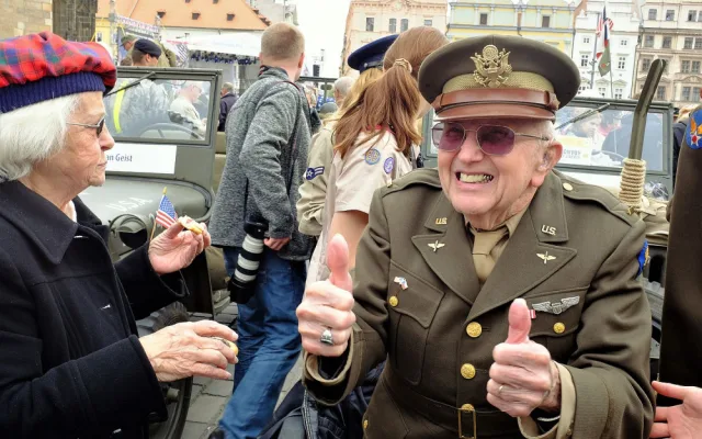 Zemřel americký válečný veterán Marion Kirkham (99), účastník Slavností svobody