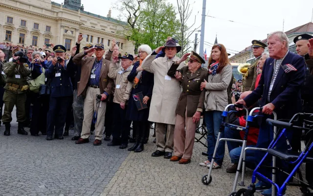 Zemřel americký válečný veterán Marion Kirkham (99), účastník Slavností svobody a bratr stíhače sestřeleného nad Chodskem
