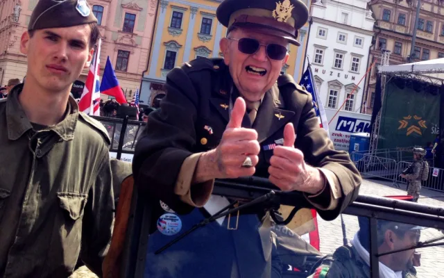 Zemřel americký válečný veterán Marion Kirkham (99), účastník Slavností svobody a bratr stíhače sestřeleného nad Chodskem