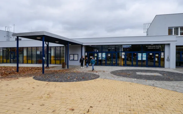 Základní škola se dočkala rekonstrukce za 56 milionů, nová je fasáda, okna i střechy