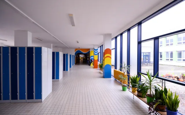 Základní škola se dočkala rekonstrukce za 56 milionů, nová je fasáda, okna i střechy