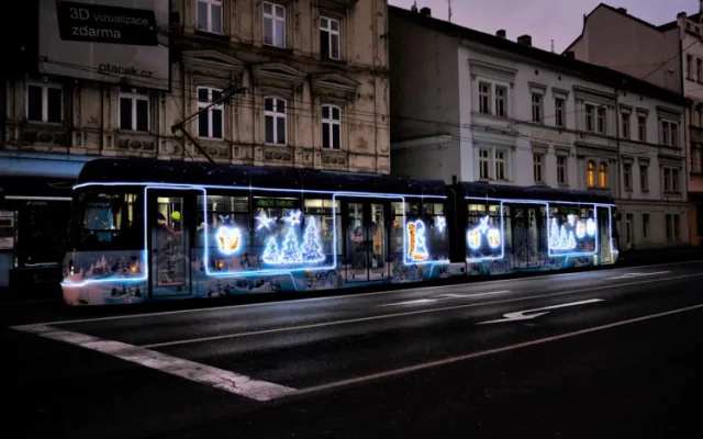 Tato tramvaj byla v Plzni hitem loňských vánoc