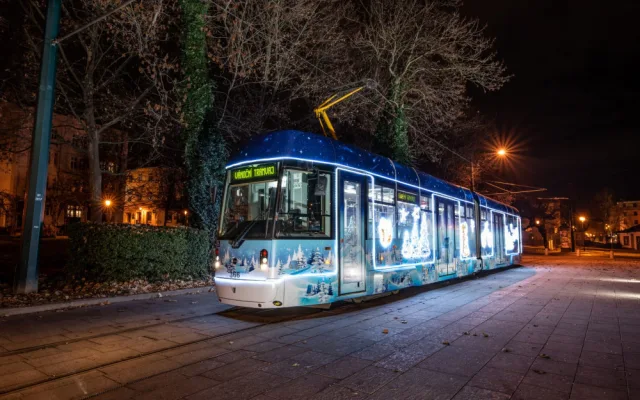 Tato tramvaj byla v Plzni hitem loňských vánoc