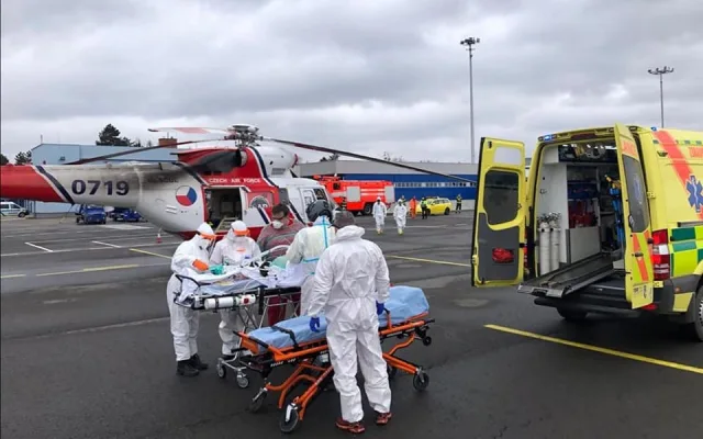 Armáda vyčlenila jeden vrtulník letecké záchranné služby z Líní u Plzně pro transporty pacientů s covidem