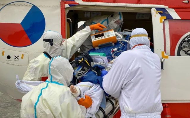 Armáda vyčlenila jeden vrtulník letecké záchranné služby z Líní u Plzně pro transporty pacientů s covidem