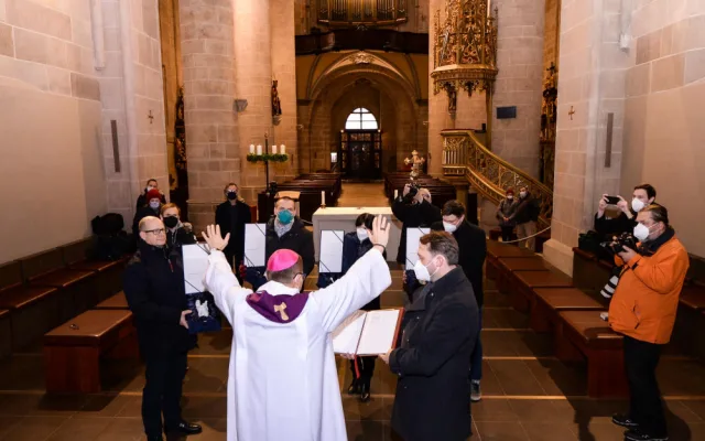 Vzniklo 30 kopií proslulé plzeňské madony, mají přenášet zázračnou moc a poskytovat ochranu